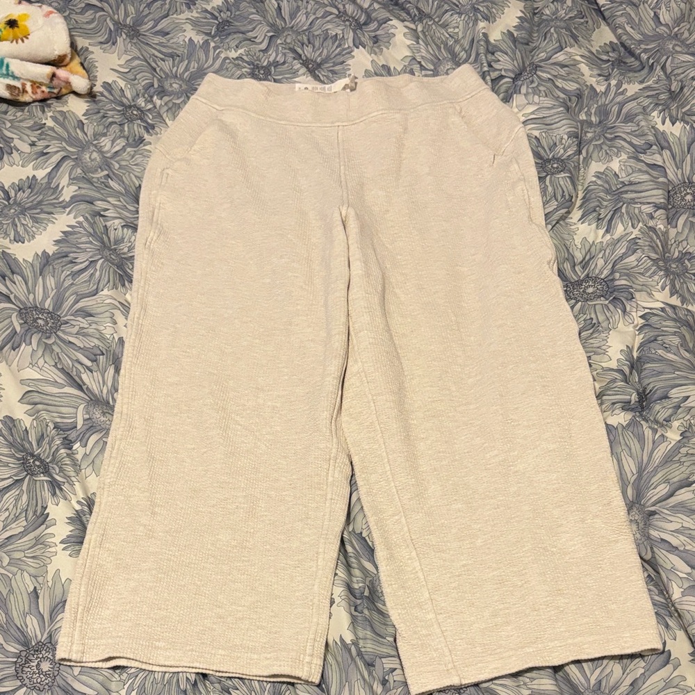 Lululemon cream cropped pants